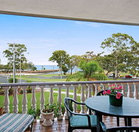 Huge top floor unit across the road....Waterfront - Tourism Hervey Bay