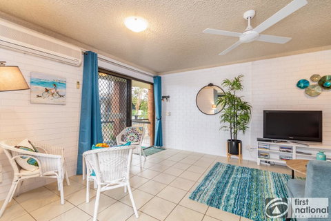 Air Conditioned Unit Stones Throw To The Waterfront. - Hervey Bay Accommodation 3