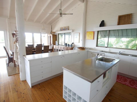 Annie's White House - Hervey Bay Accommodation 10