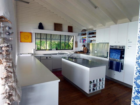 Annie's White House - Hervey Bay Accommodation 12
