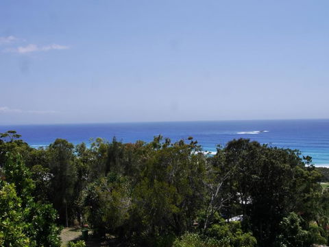 Annie's White House - Hervey Bay Accommodation 0