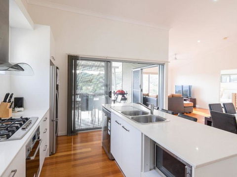 Island Time - Hervey Bay Accommodation 4