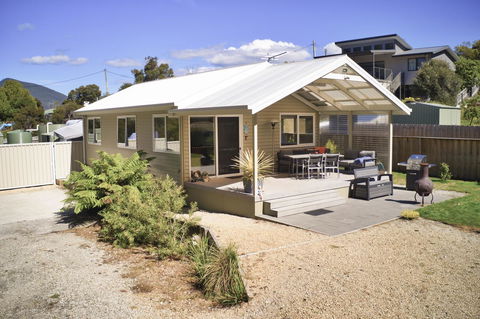Adventure Bay Holiday Home - Hervey Bay Accommodation 2