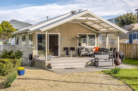 Adventure Bay Holiday Home - Hervey Bay Accommodation 0