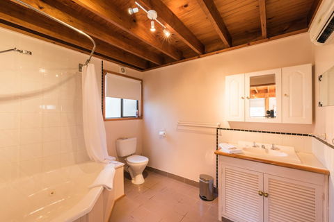 Parnella Adventure Bay, Bruny Island - Hervey Bay Accommodation 9