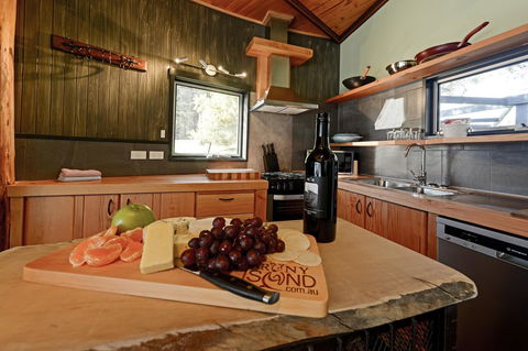 Taylors Bay Cottage - Tourism Hervey Bay 6