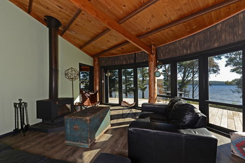 Taylors Bay Cottage - Tourism Hervey Bay 0