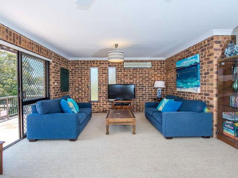 'COLUMBIA VIEWS', 2/9 COLUMBIA CLOSE - AIRCON, WIFI, NETFLIX, VIEWS & BOAT PARKING - Tourism Hervey Bay 3