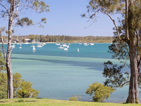 'Corlette Waterfront', 2/44 Danalene Parade - Waterfront Luxury, WIFI, Aircon, Boat Parking - Tourism Hervey Bay 0