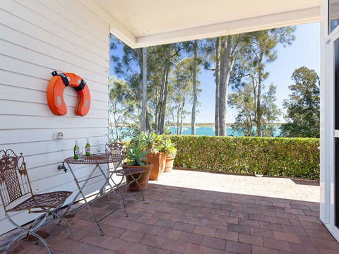 'Corlette Waterfront', 2/44 Danalene Parade - Waterfront Luxury, WIFI, Aircon, Boat Parking - Tourism Hervey Bay 3
