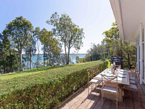 'Corlette Waterfront', 2/44 Danalene Parade - Waterfront Luxury, WIFI, Aircon, Boat Parking - Tourism Hervey Bay 2