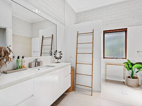 'Nunkeri', 5 Kerrie Close - Stunning House With Fabulous Views, Linen, WIFI & Air Conditioning - Tourism Hervey Bay 3