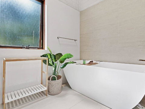 'Nunkeri', 5 Kerrie Close - Stunning House With Fabulous Views, Linen, WIFI & Air Conditioning - Tourism Hervey Bay 2