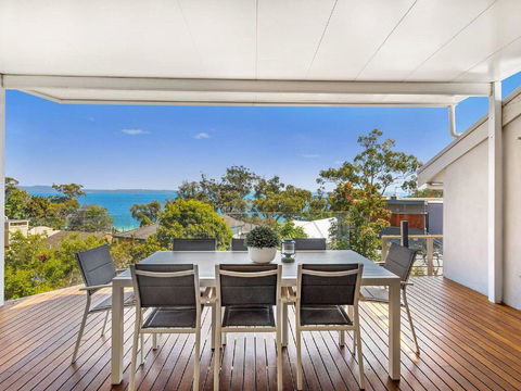 'Nunkeri', 5 Kerrie Close - Stunning House With Fabulous Views, Linen, WIFI & Air Conditioning - Tourism Hervey Bay 0