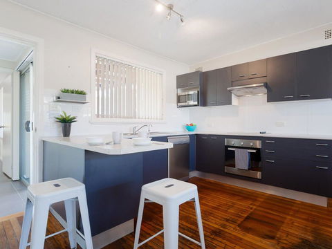 'Shoalz', 28 Rigney Street - Renovated Pet Friendly Cottage & Boat Parking - Hervey Bay Accommodation 3
