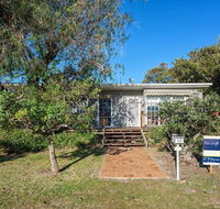 'The Croft' 11 Boulder Bay Rd - Cosy Beach House with Aircon  only 270m to the Beach - Tourism Hervey Bay