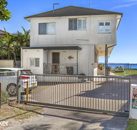 'Yacaaba' Beautiful Waterfront Location - Tourism Hervey Bay