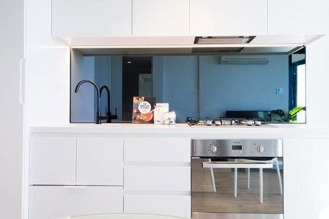 08, 1Bd 1Bth SkyCastle, Lvl 55 StunningView, FreeTram - Tourism Hervey Bay 2