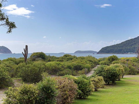 1 'Intrepid', 3 Intrepid Close - Amazing Views Of Shoal Bay, Only 100m From The Beach - Tourism Hervey Bay 2