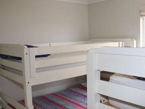 1 'The Clippers' 131 Soldiers Point Road - Fabulous Waterfront Unit - Tourism Hervey Bay 1