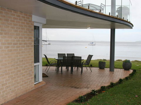 1 'The Clippers' 131 Soldiers Point Road - Fabulous Waterfront Unit - Tourism Hervey Bay 0