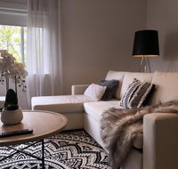 1 Bedroom Art Deco Apt With Study - Hervey Bay Accommodation