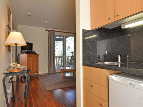 1 Bedroom Executive Villa Located Within Cypress Lakes - Hervey Bay Accommodation 2