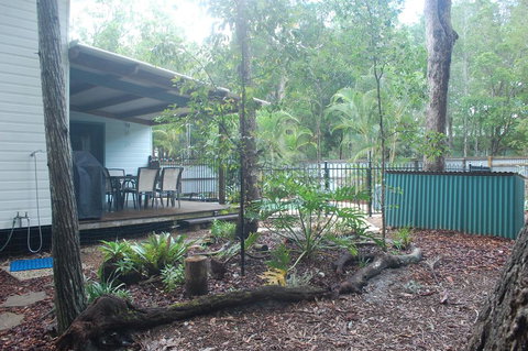 1 Naiad Court - Lowset Family Home With Swimming Pool And Covered Deck. Pet Friendly - Hervey Bay Accommodation 2