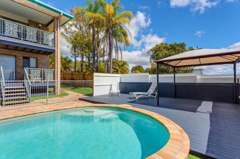 1-33 Tingira Close - Rainbow Beach, Gorgeous Ocean Views, Swimming Pool, Air Conditioning - Hervey Bay Accommodation 2