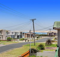 1/32 Ocean Avenue - three bedrooms three bathrooms air con boat parking  water views - Hervey Bay Accommodation