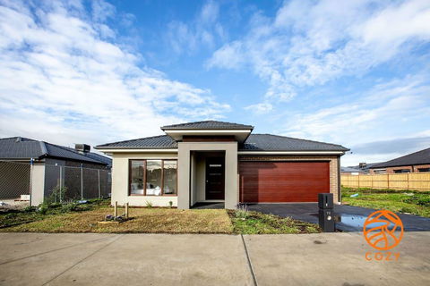 109, Cozy Cranbourne Family House, 5Bed2Bath2Parking - Hervey Bay Accommodation 2