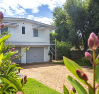 11 Riley St - Stylishly Modern - Tourism Hervey Bay