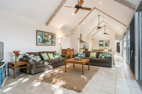 12 Childe Street, Byron Bay - Absolute Belongil Summerhouse - Hervey Bay Accommodation 0
