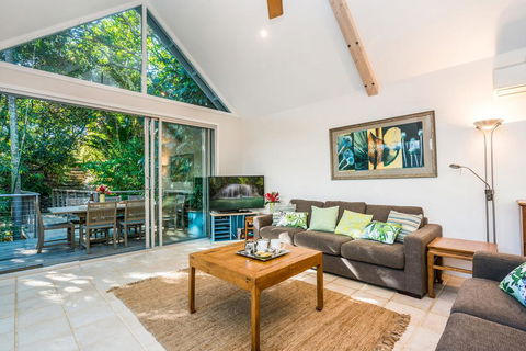 12 Childe Street, Byron Bay - Absolute Belongil Summerhouse - Hervey Bay Accommodation 1