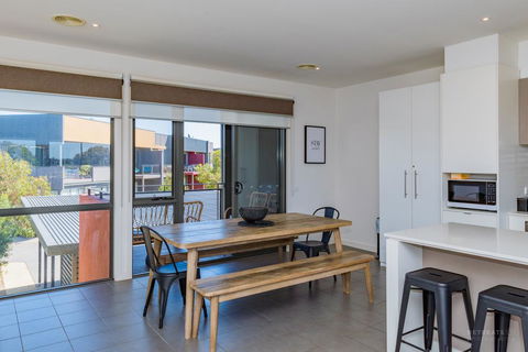 13 Shore Place - Hervey Bay Accommodation 0