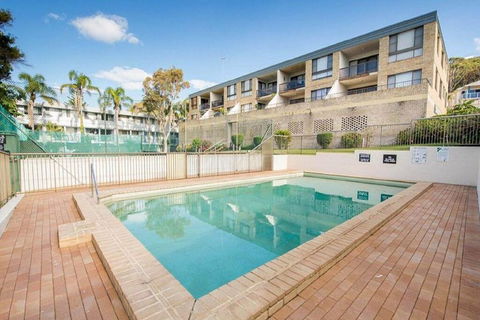 14 'THE DUNES', 38 MARINE DR - LARGE UNIT WITH POOL, TENNIS COURT AND DIRECTLY ACROSS FROM FINGAL - Tourism Hervey Bay 3