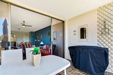14 'THE DUNES', 38 MARINE DR - LARGE UNIT WITH POOL, TENNIS COURT AND DIRECTLY ACROSS FROM FINGAL - Tourism Hervey Bay 1