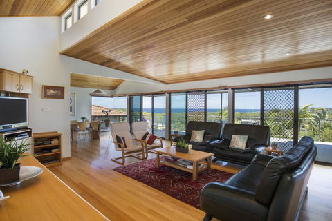 17 Canberra Crescent - Prestige Views At Burrill Lake - Hervey Bay Accommodation 0