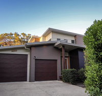 17 Naiad Court - Modern open plan family home with covered outdoor area and double lock-up garage - Hervey Bay Accommodation