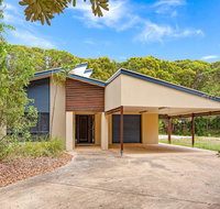 18 Naiad Court - Rainbow Shores Modern Beach House Walk to Beach - Hervey Bay Accommodation