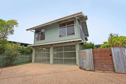 18 Northbeach Place, Mudjimba Beach - Pet Friendly, Linen Included, WIFI - Hervey Bay Accommodation 0
