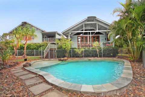 18 Northbeach Place, Mudjimba Beach - Pet Friendly, Linen Included, WIFI - Hervey Bay Accommodation 1