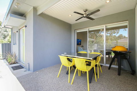 18 On Rayner - Swish Apartment Myrtleford - Tourism Hervey Bay 3