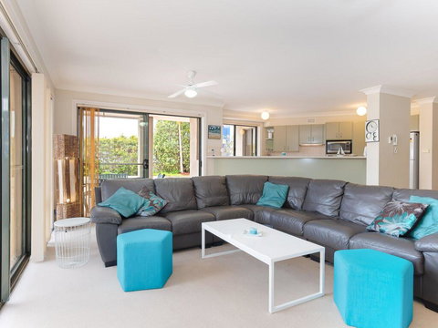 2 'Peninsula Waters' - Three Bedroom Unit With Spacious Private Courtyard & WIFI - Tourism Hervey Bay 1