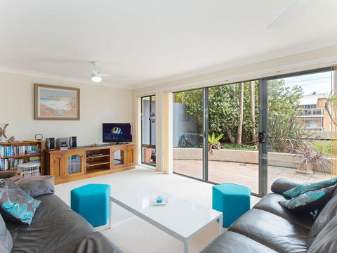 2 'Peninsula Waters' - Three Bedroom Unit With Spacious Private Courtyard & WIFI - Tourism Hervey Bay 3