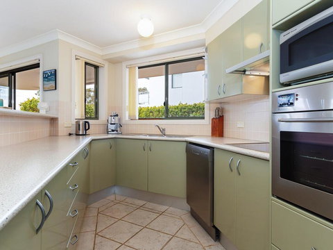 2 'Peninsula Waters' - Three Bedroom Unit With Spacious Private Courtyard & WIFI - Tourism Hervey Bay 0