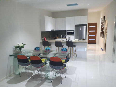 2 BDR Sea View Guest House - Hervey Bay Accommodation 2