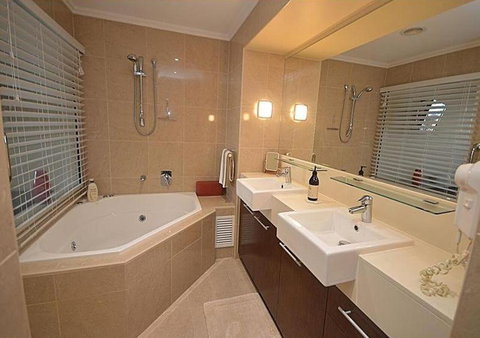 2 BDR/Apt/Foxtel/WiFi/Pool/parking/Spa/Hervey Bay - Hervey Bay Accommodation 2