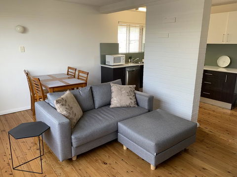 2 Bed Bar Beach Apartment - Stroll To Beach & Cafes, Supermarket Apartment 6 - Tourism Hervey Bay 1