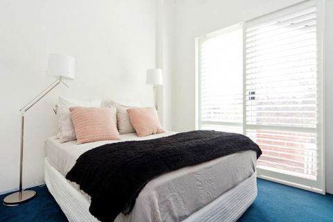 2 Bed Sydney Executive Apt Close To City - Tourism Hervey Bay 2